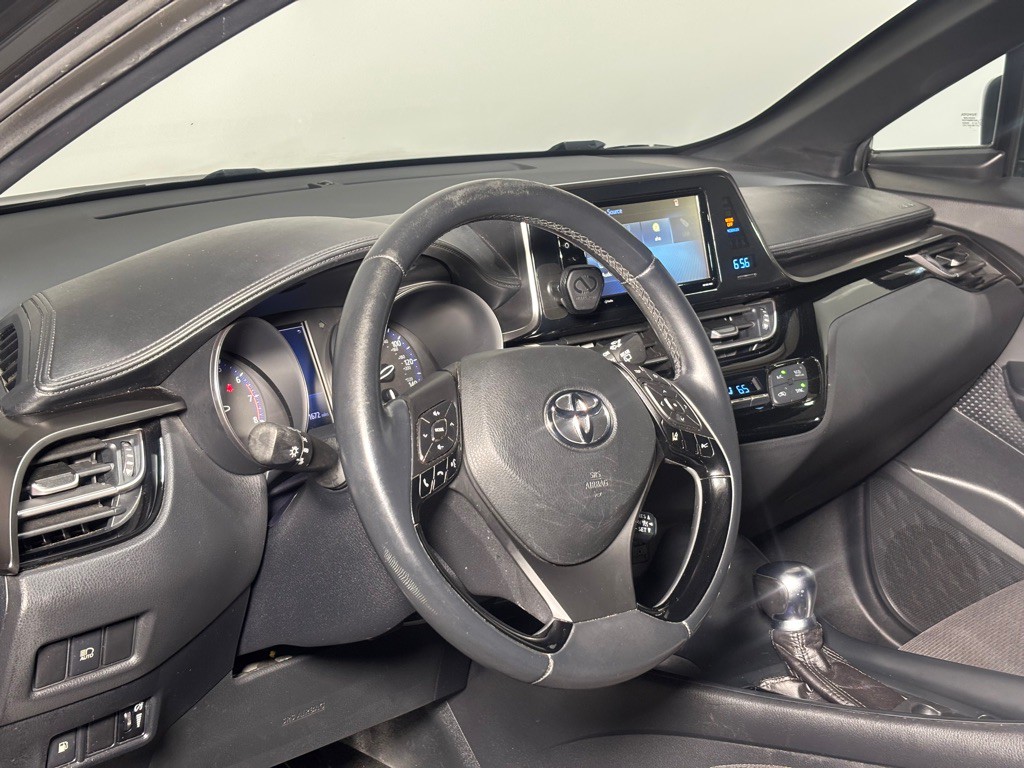 2018 Toyota C-HR Image 24