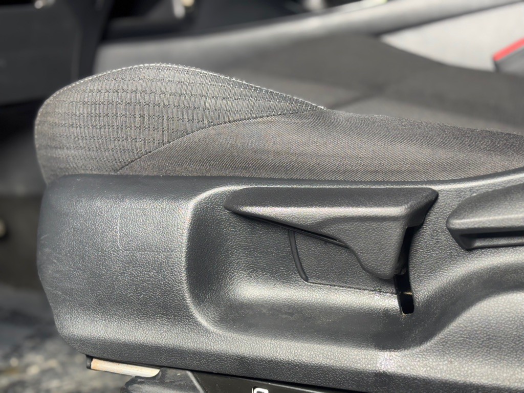 2018 Toyota C-HR Image 25