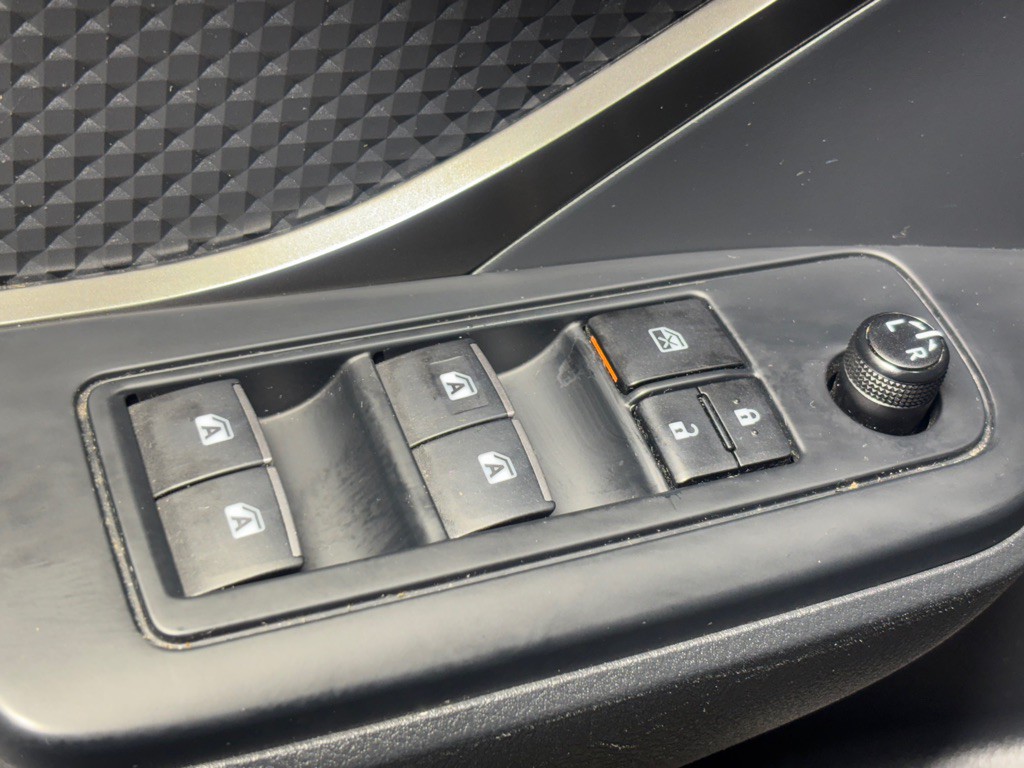 2018 Toyota C-HR Image 33