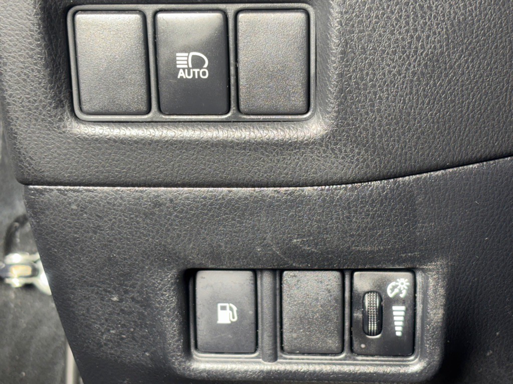 2018 Toyota C-HR Image 34