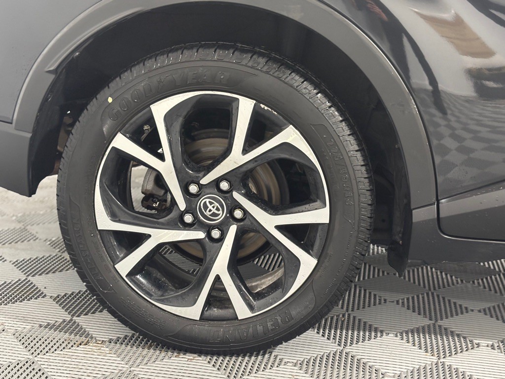 2018 Toyota C-HR Image 39