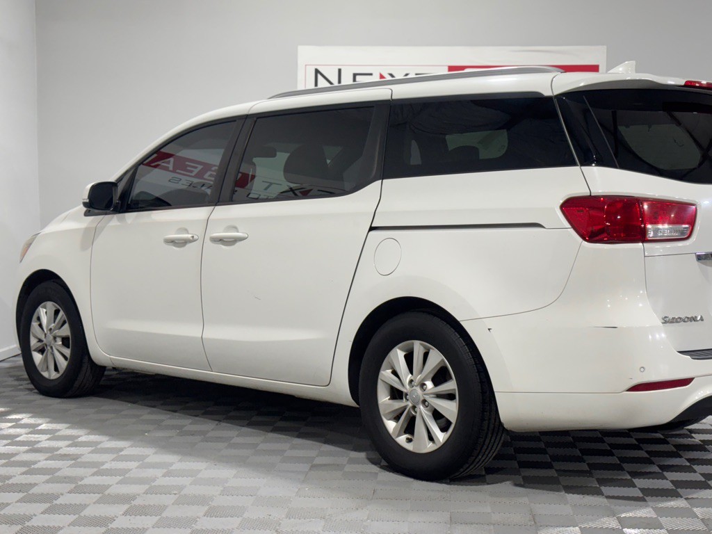 2016 Kia Sedona Image 5