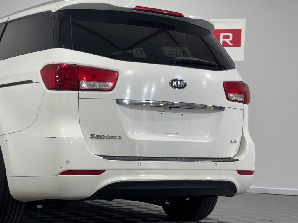 2016 Kia Sedona Image 6