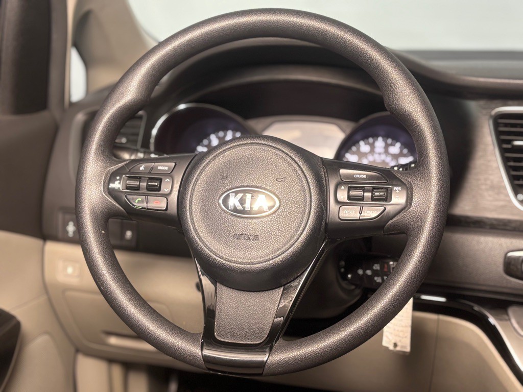 2016 Kia Sedona Image 13