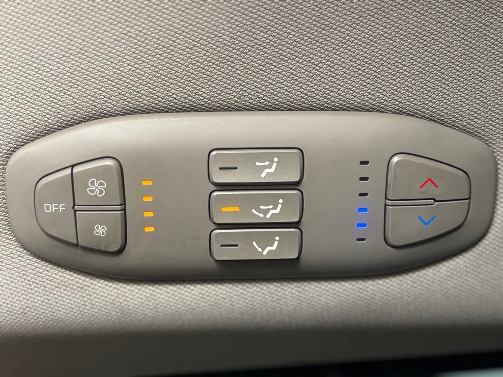 2016 Kia Sedona Image 24