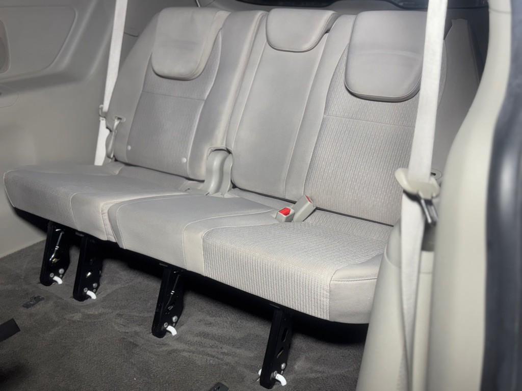 2016 Kia Sedona Image 25