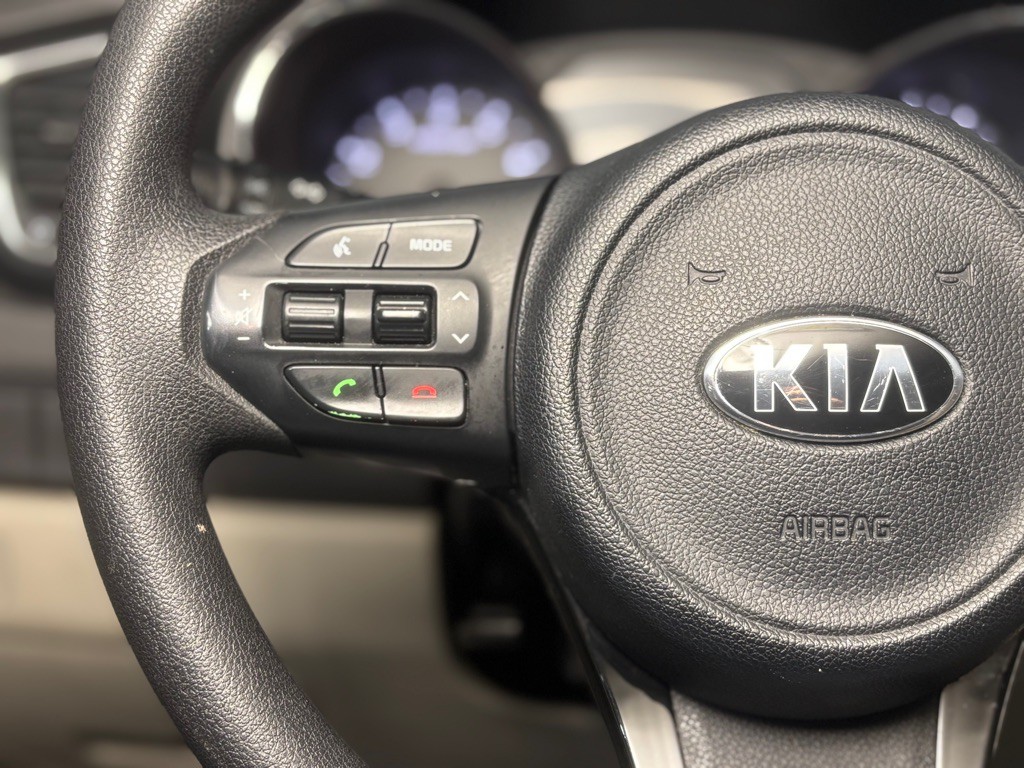 2016 Kia Sedona Image 27