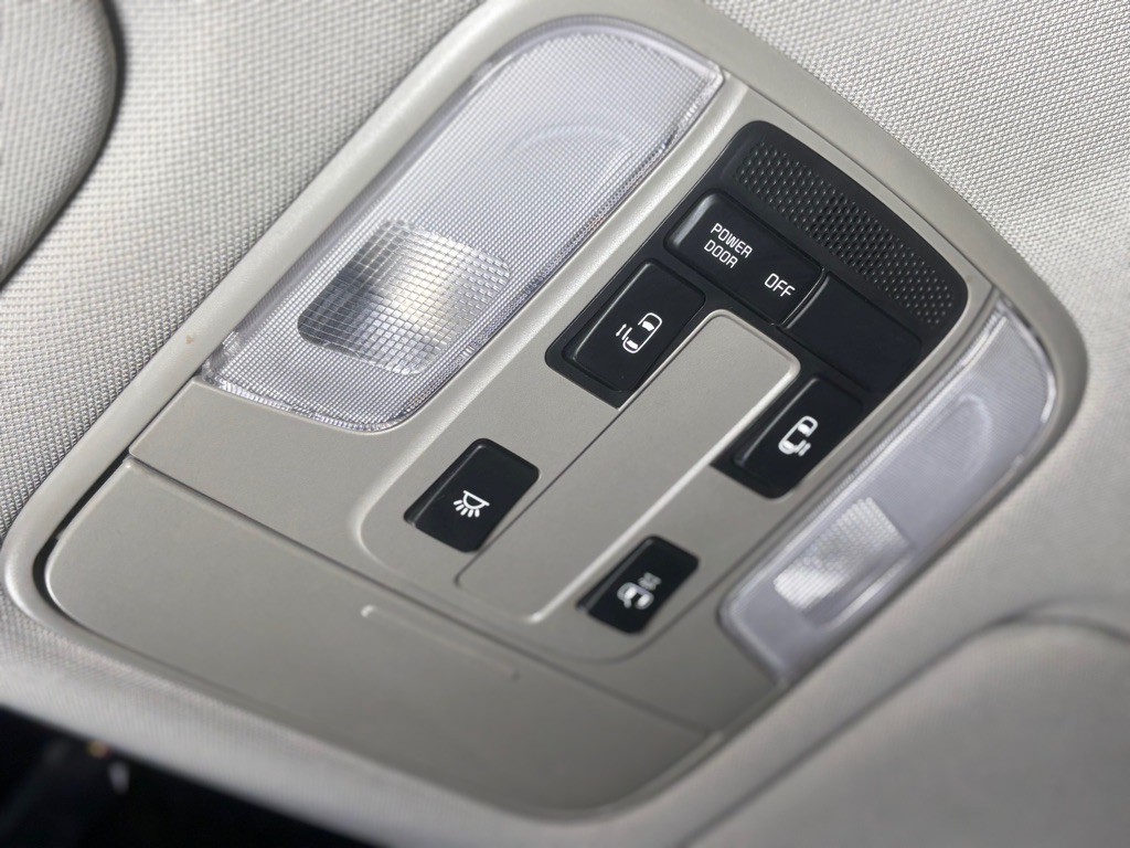 2016 Kia Sedona Image 29