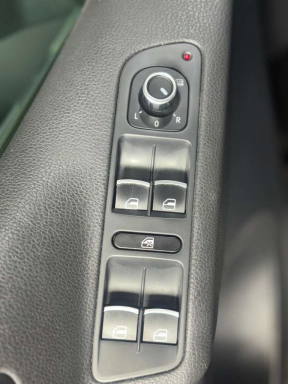 2011 Volkswagen Tiguan Image 30