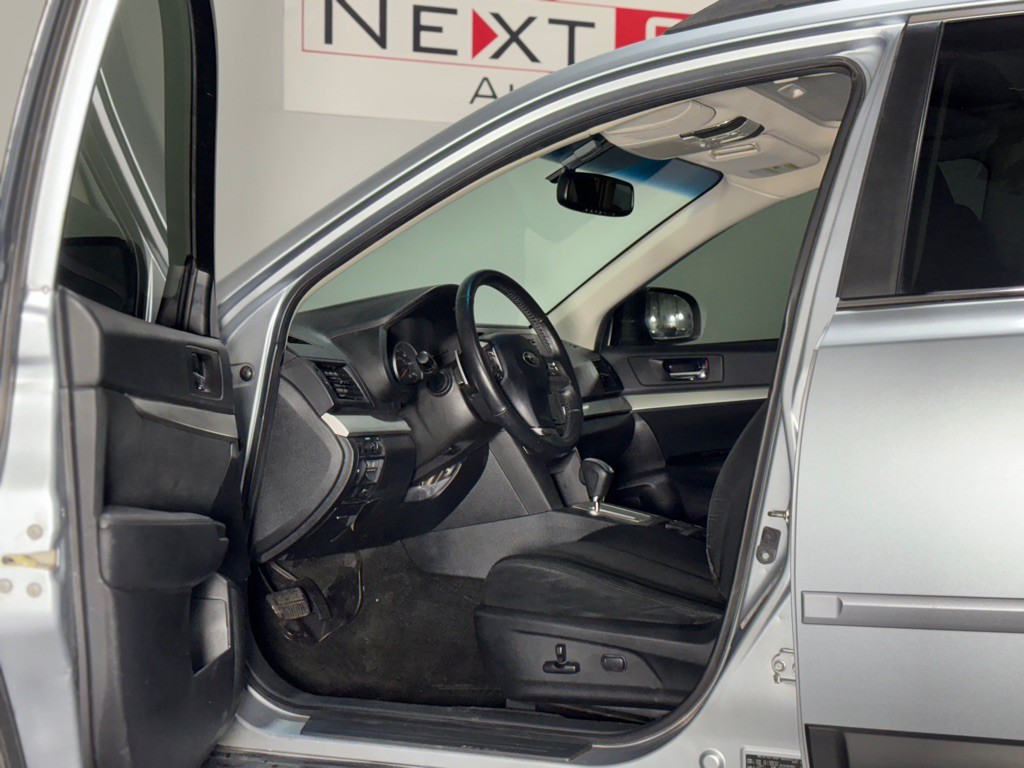 2013 Subaru Outback Image 10