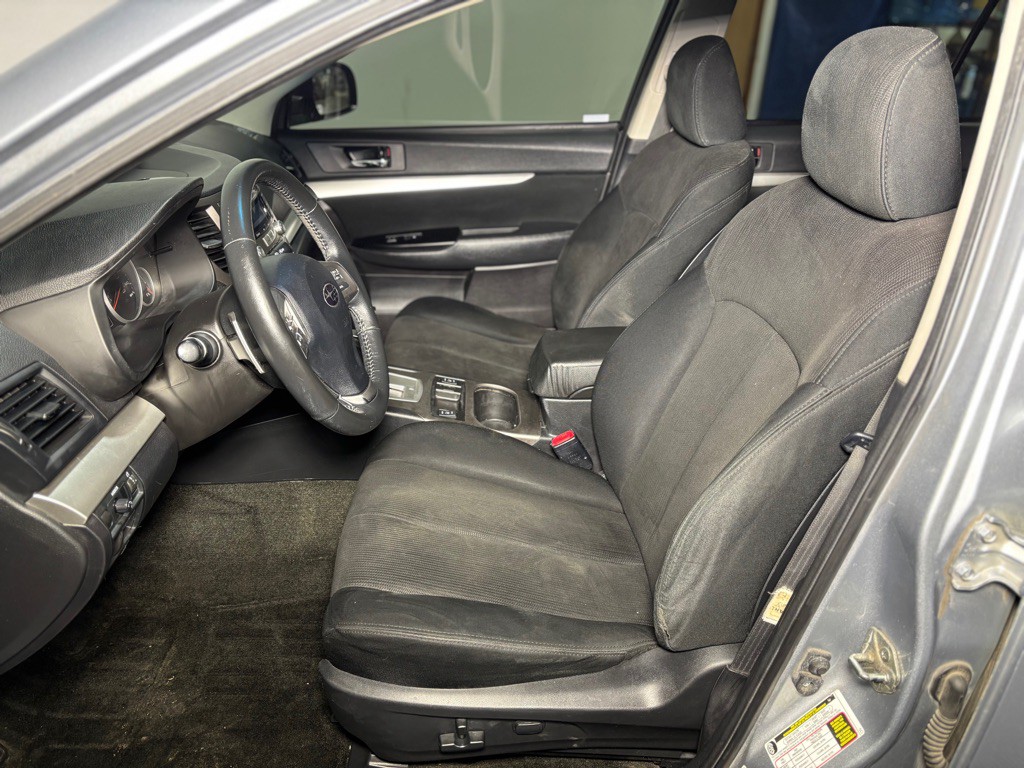 2013 Subaru Outback Image 25