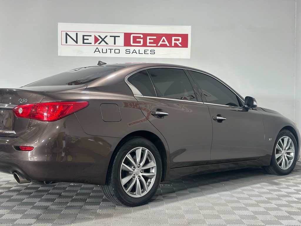 2015 INFINITI Q50 Image 9