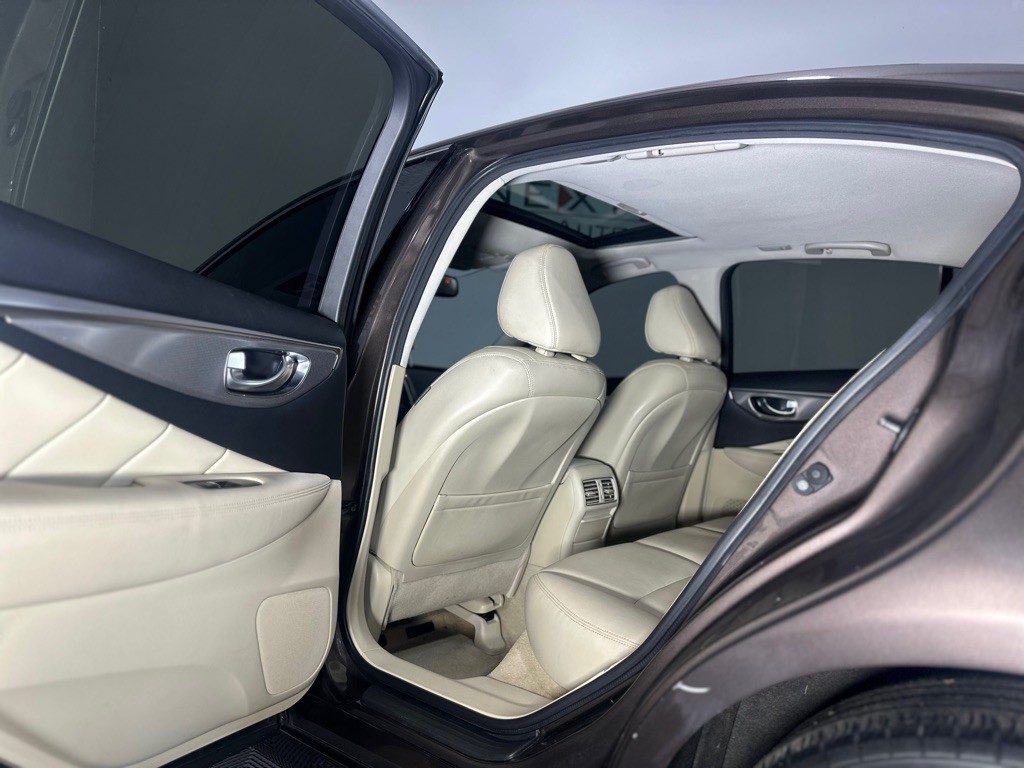 2015 INFINITI Q50 Image 11