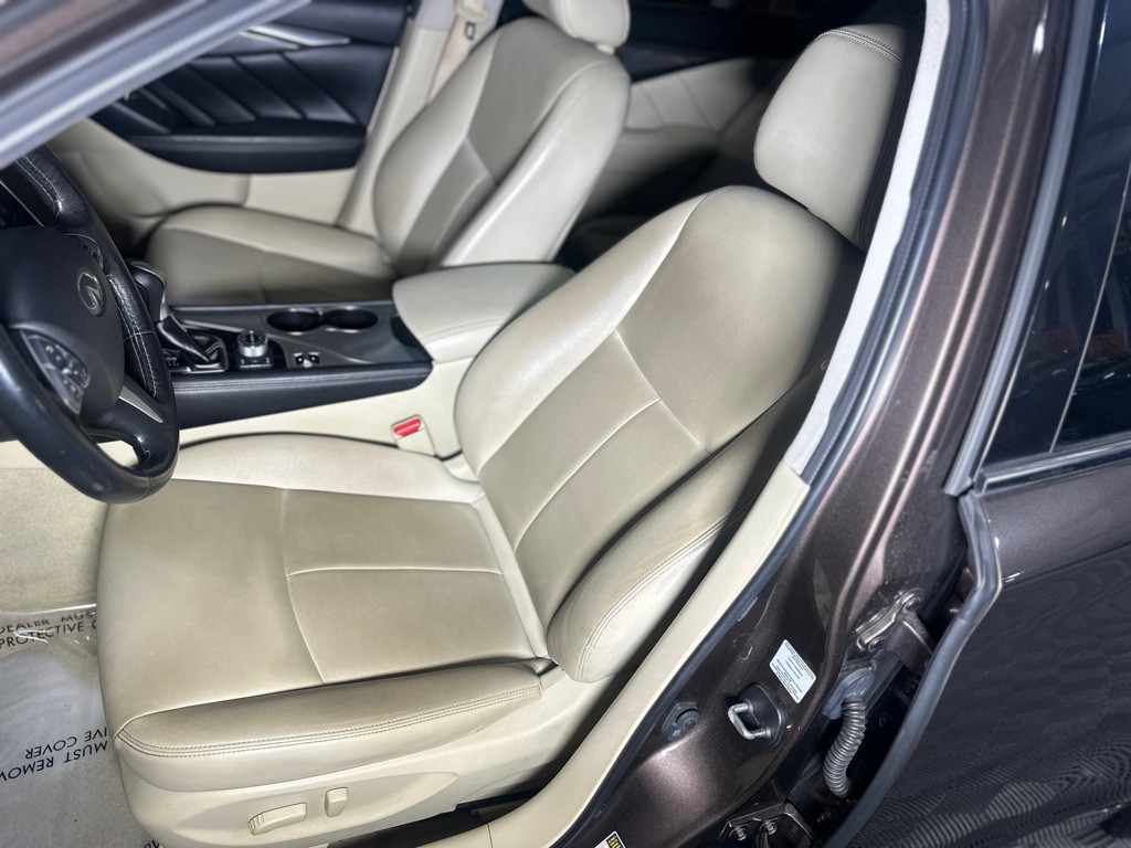2015 INFINITI Q50 Image 30
