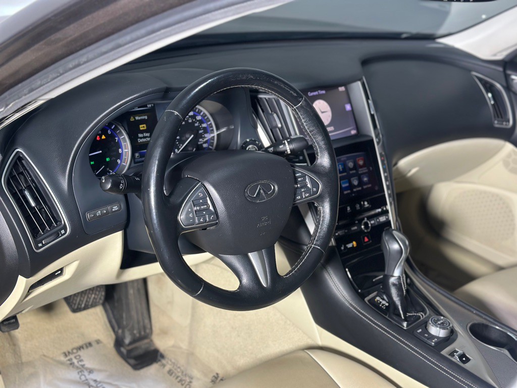 2015 INFINITI Q50 Image 32