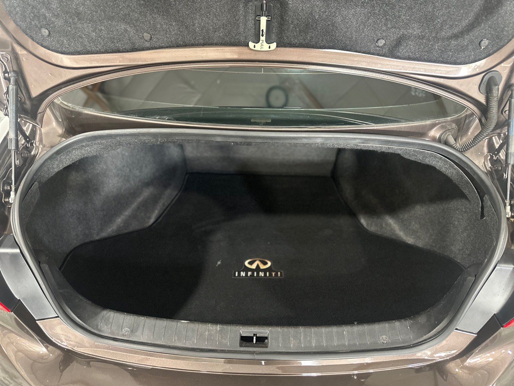 2015 INFINITI Q50 Image 38