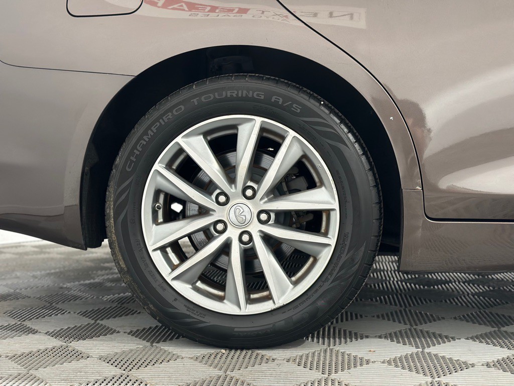 2015 INFINITI Q50 Image 42
