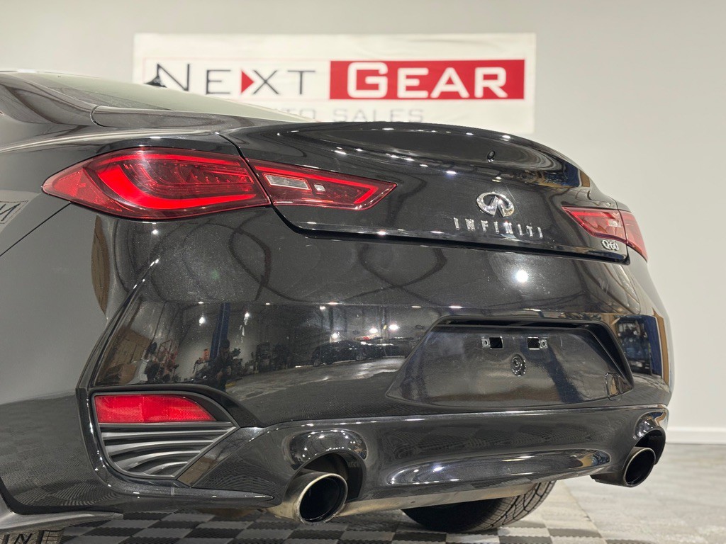 2017 INFINITI Q60 Image 8