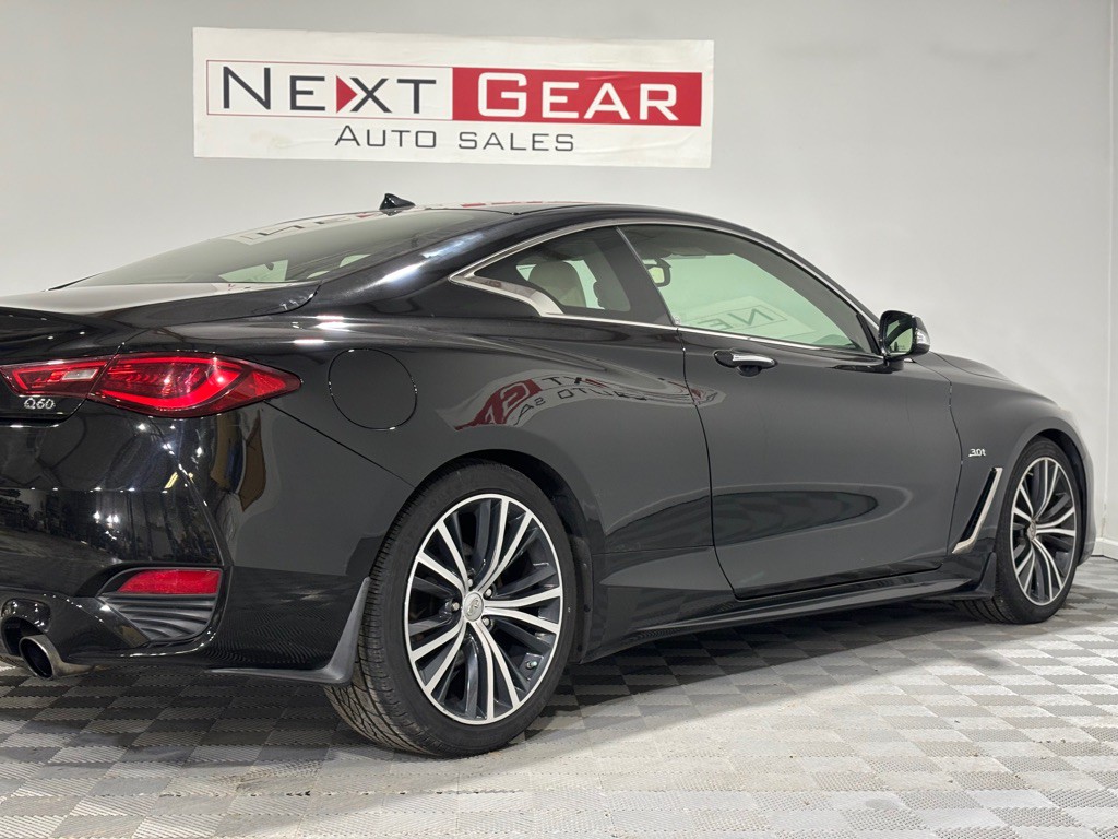 2017 INFINITI Q60 Image 10