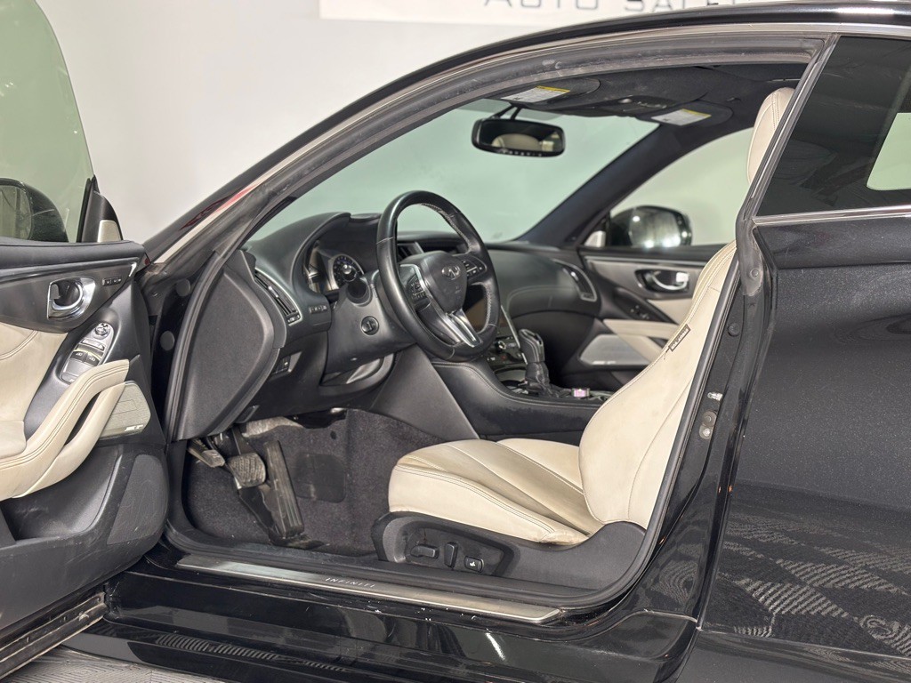 2017 INFINITI Q60 Image 11