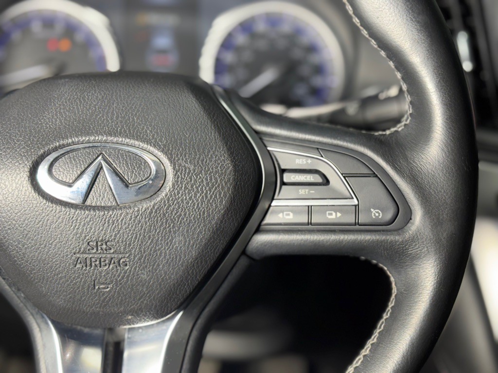 2017 INFINITI Q60 Image 30