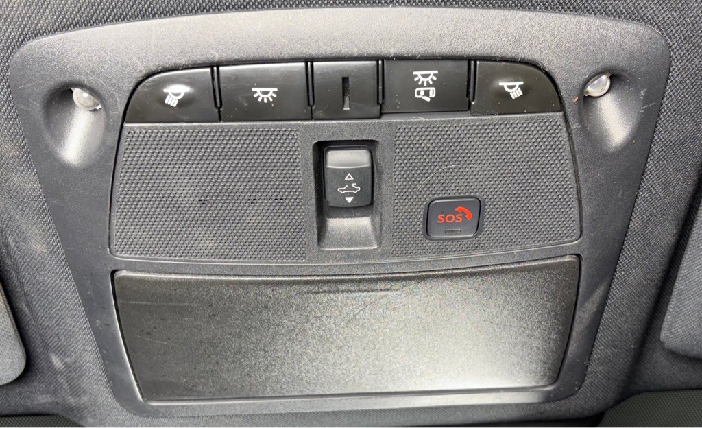 2017 INFINITI Q60 Image 34