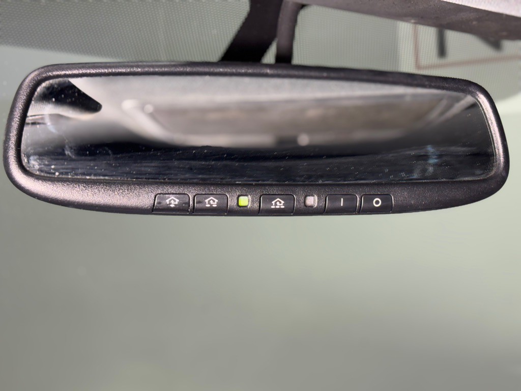 2017 INFINITI Q60 Image 35