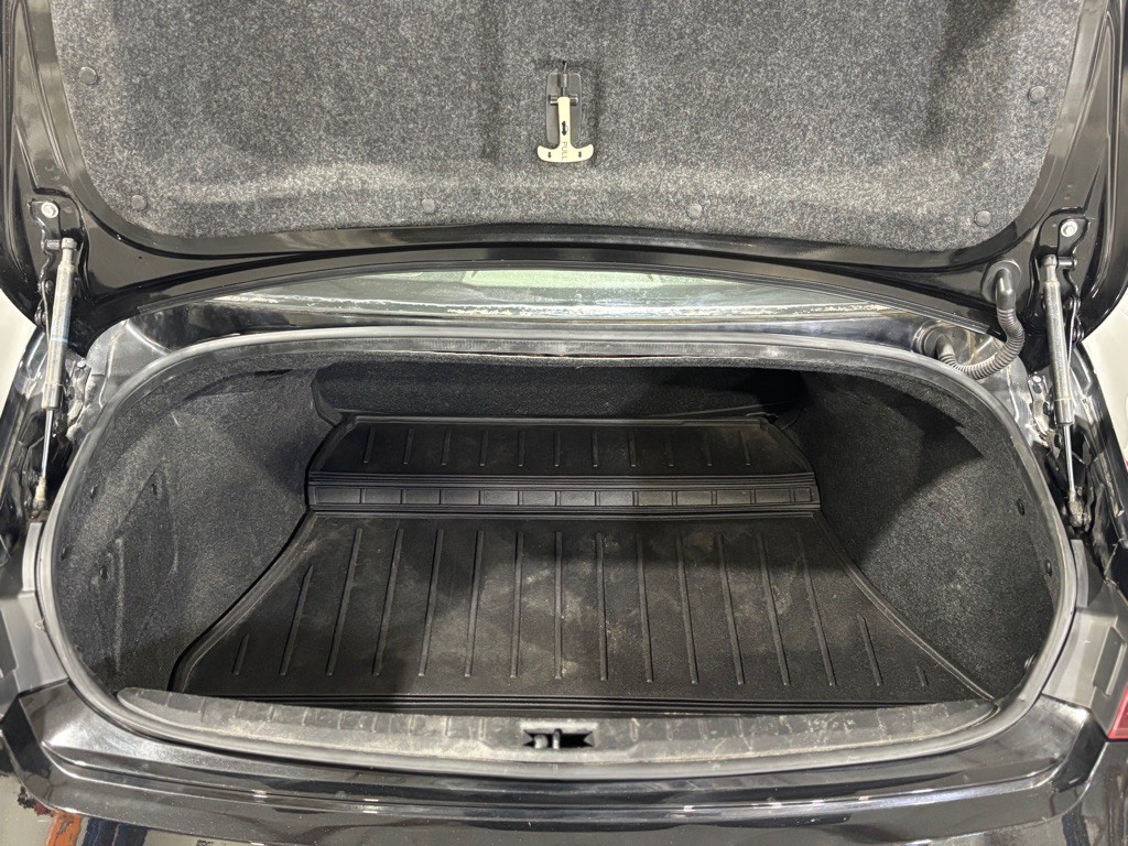 2017 INFINITI Q60 Image 39