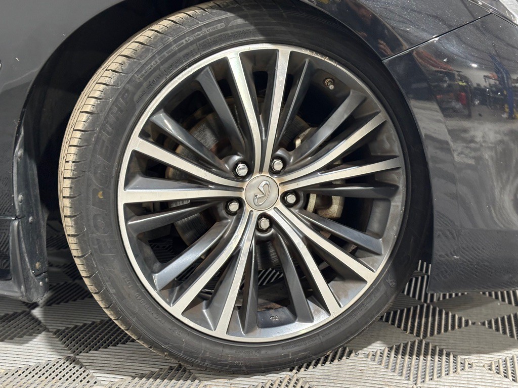 2017 INFINITI Q60 Image 43