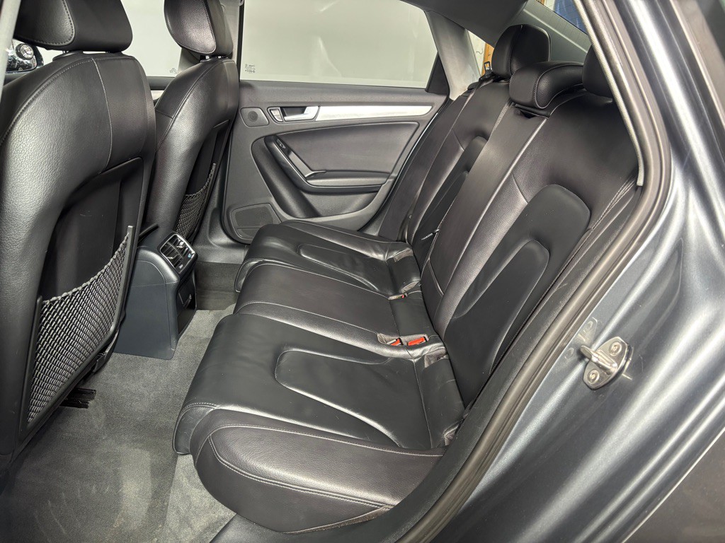 2016 Audi A4 Image 25