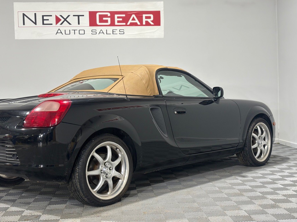 2002 Toyota MR2 Image 11