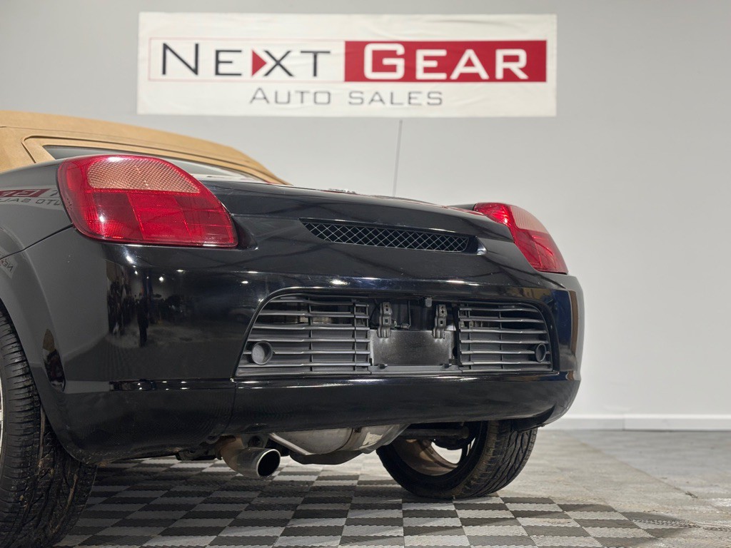 2002 Toyota MR2 Image 12