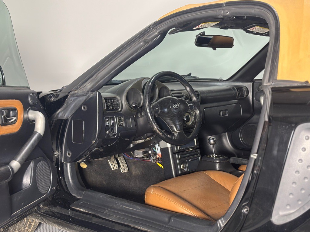 2002 Toyota MR2 Image 13