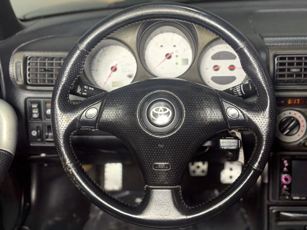 2002 Toyota MR2 Image 16