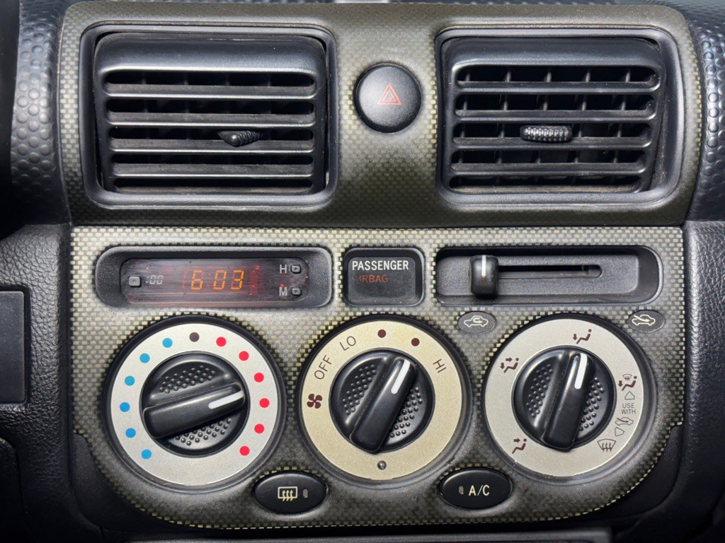 2002 Toyota MR2 Image 19