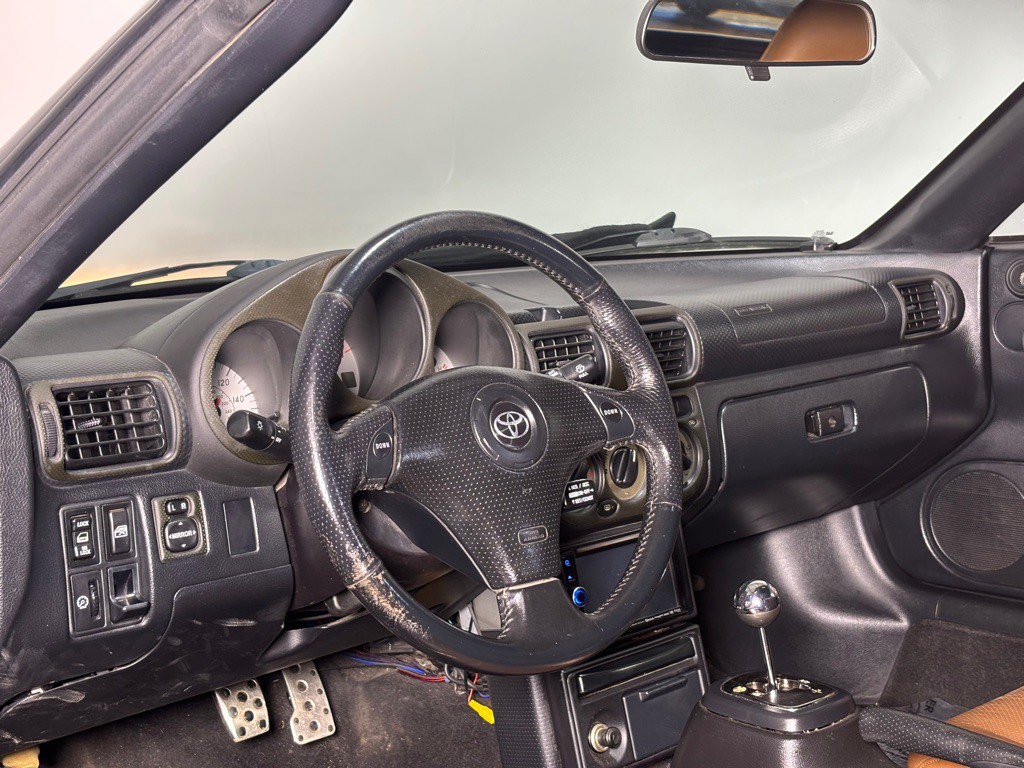 2002 Toyota MR2 Image 22