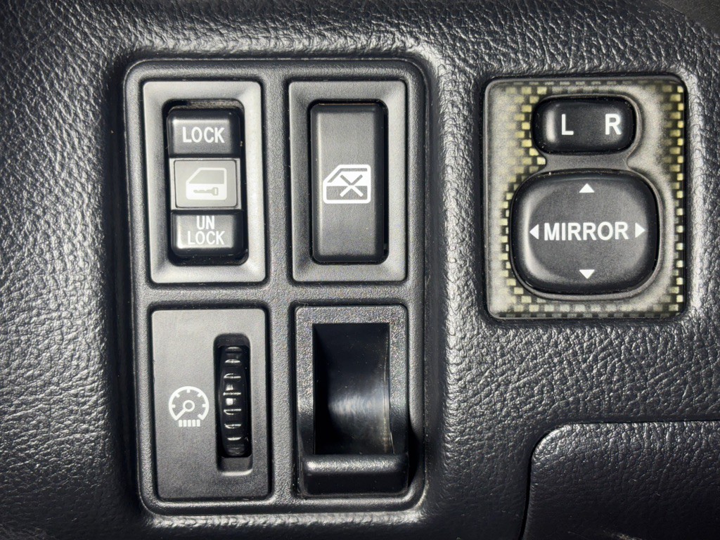 2002 Toyota MR2 Image 25