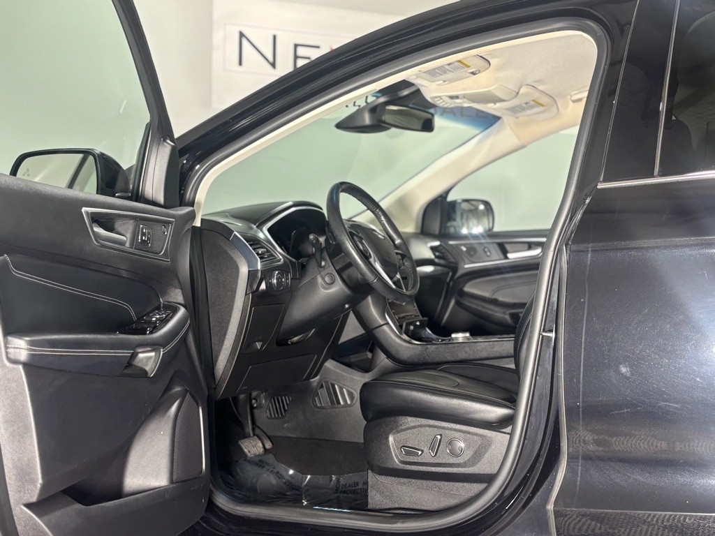 2019 Ford Edge Image 10