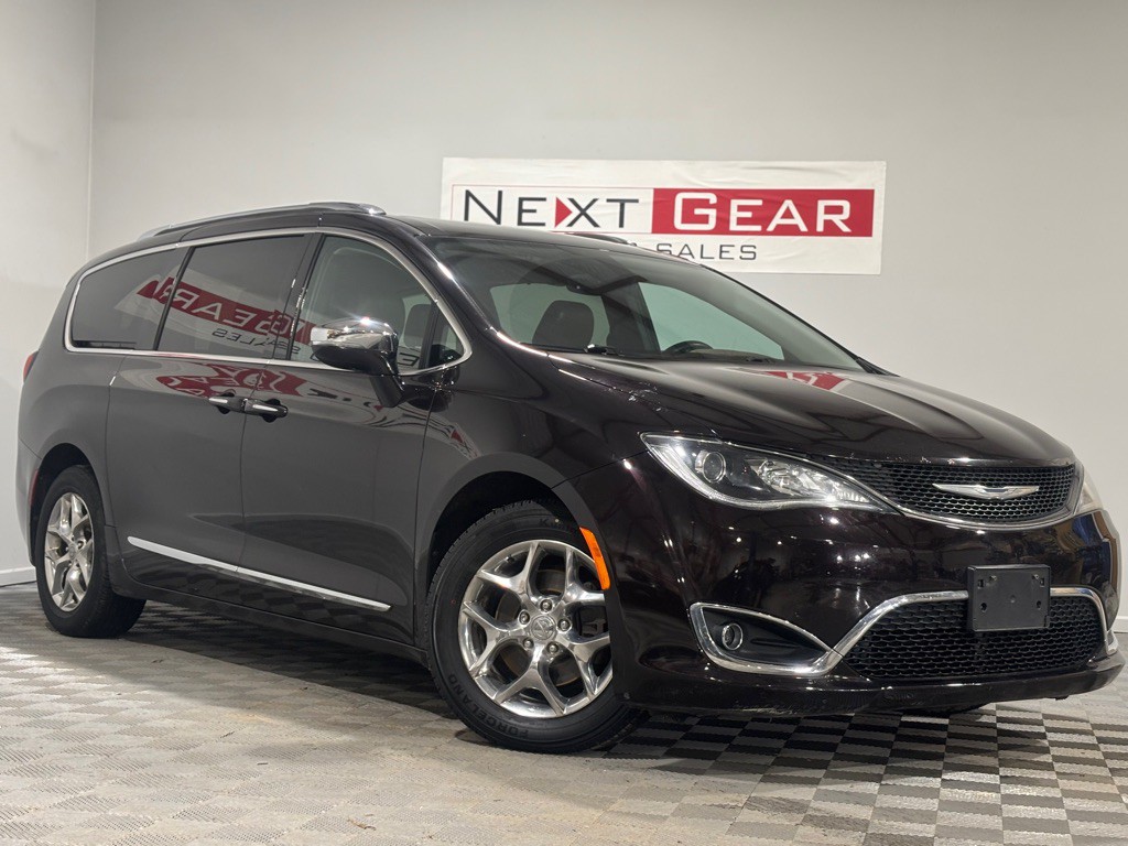 2017 Chrysler Pacifica Image 1