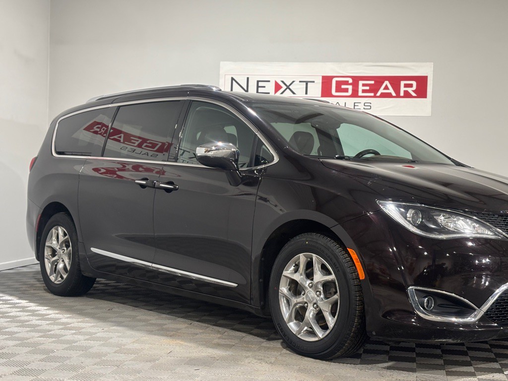 2017 Chrysler Pacifica Image 2