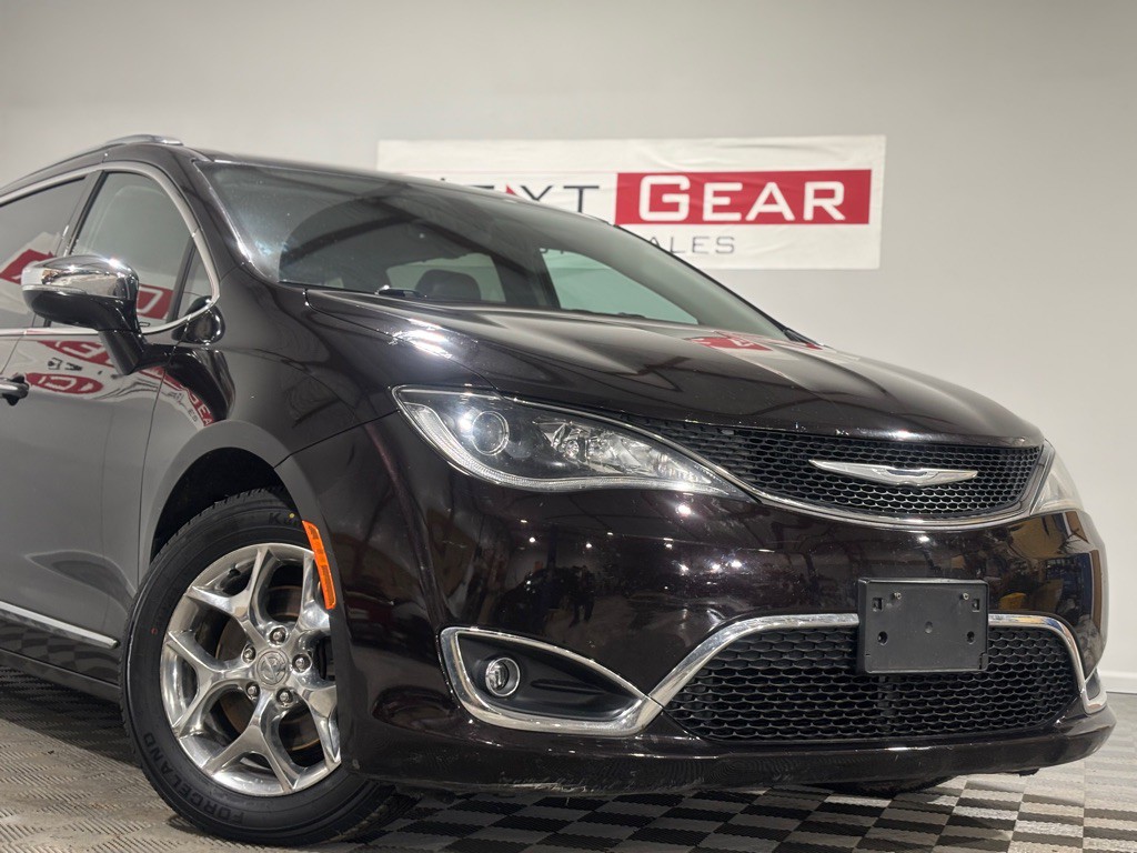 2017 Chrysler Pacifica Image 3