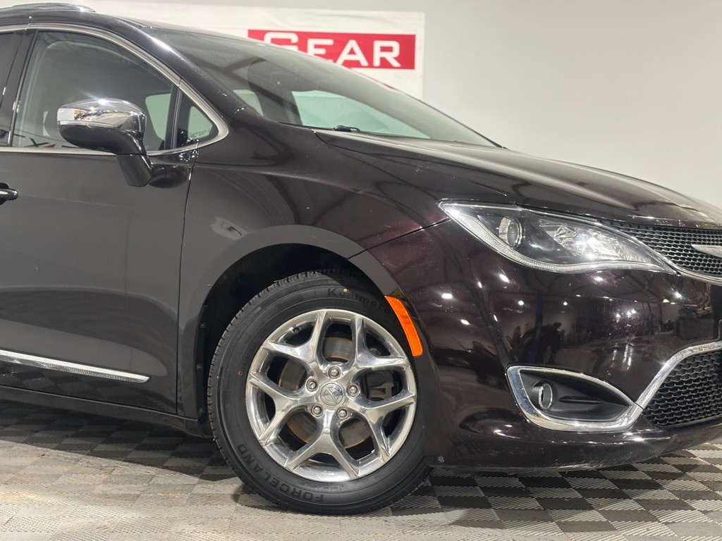 2017 Chrysler Pacifica Image 6