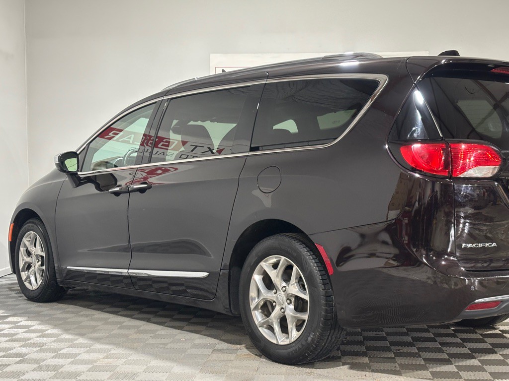 2017 Chrysler Pacifica Image 7