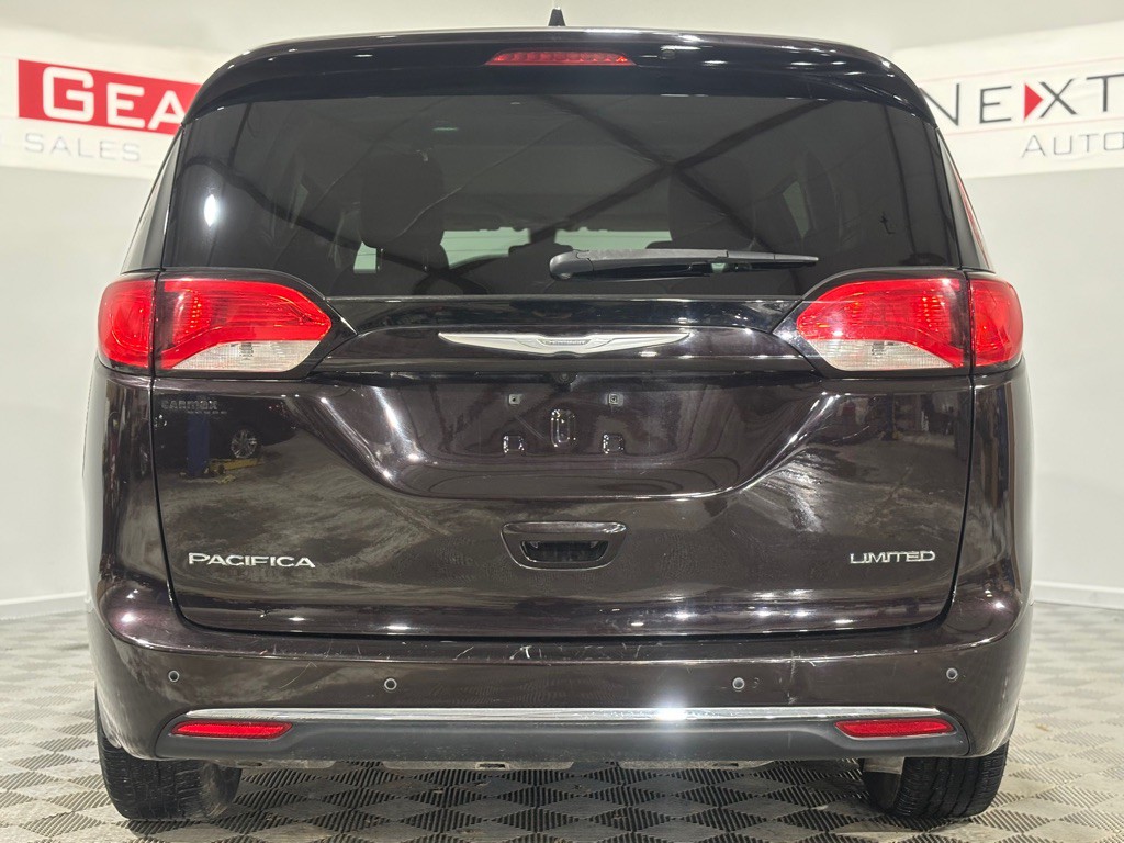 2017 Chrysler Pacifica Image 8