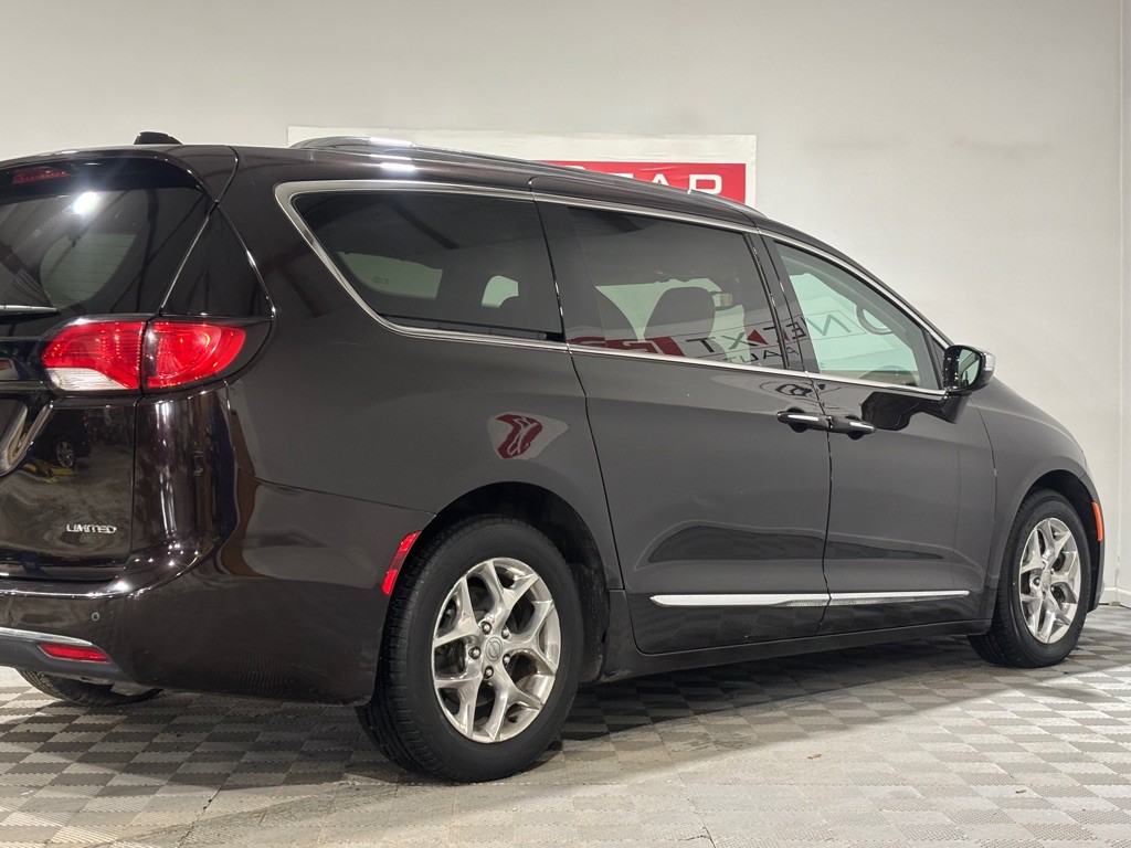 2017 Chrysler Pacifica Image 9