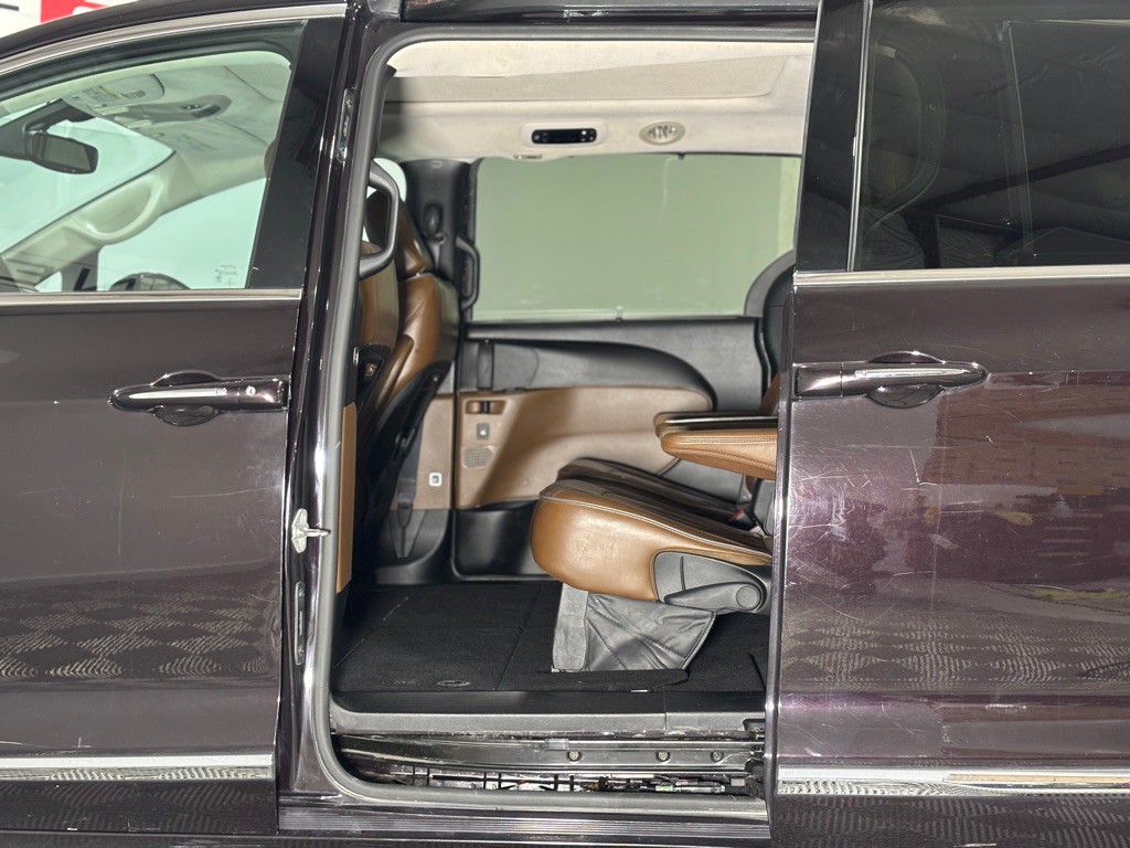 2017 Chrysler Pacifica Image 11