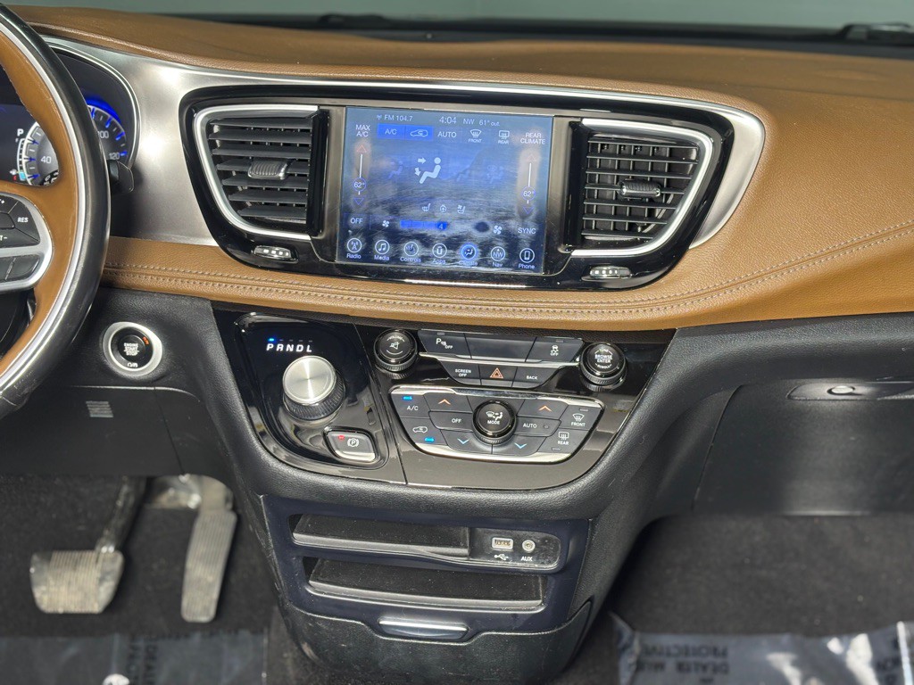 2017 Chrysler Pacifica Image 15