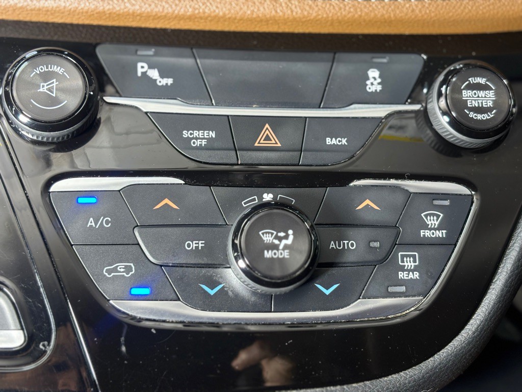 2017 Chrysler Pacifica Image 17