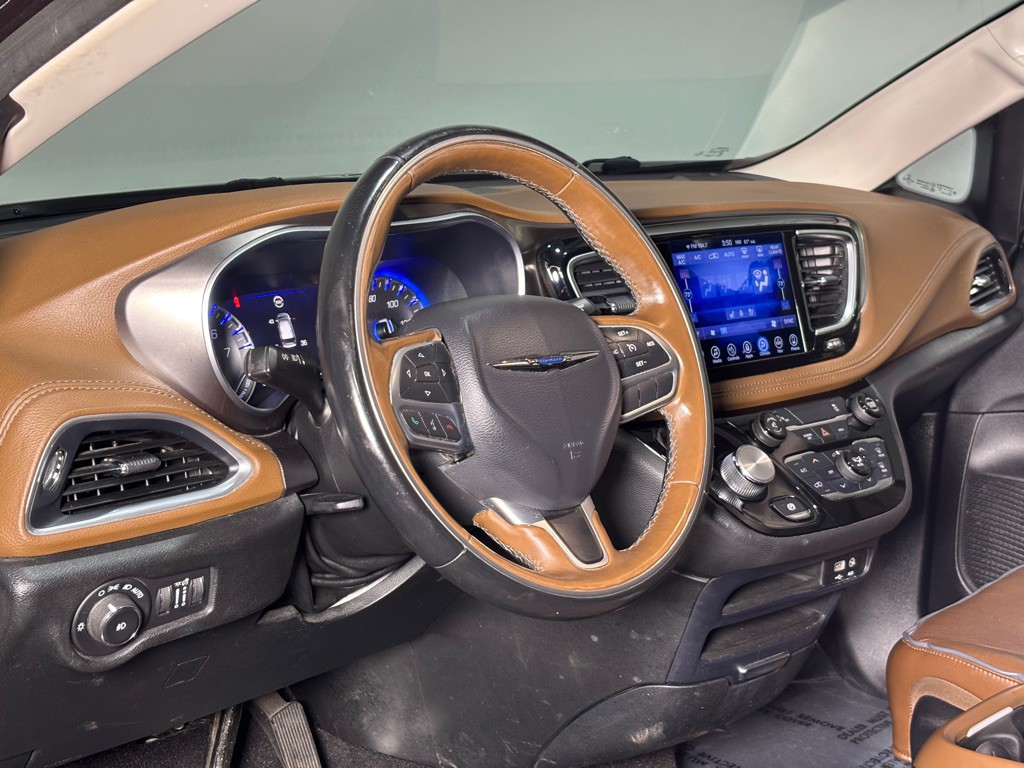 2017 Chrysler Pacifica Image 28