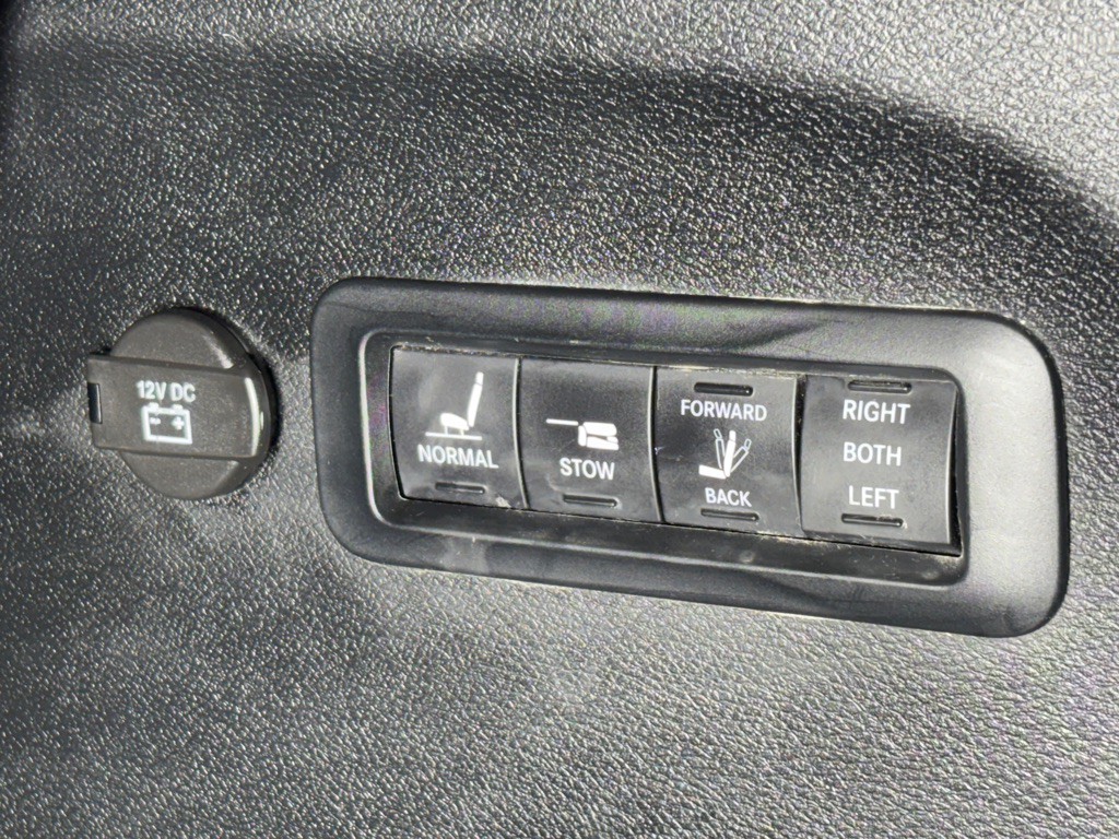 2017 Chrysler Pacifica Image 34